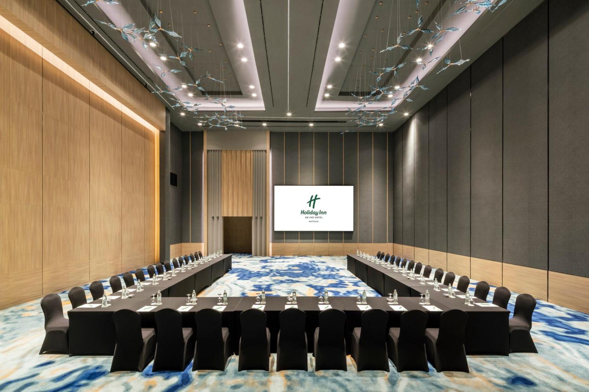 Holiday Inn Pattaya By Ihg Exterior photo