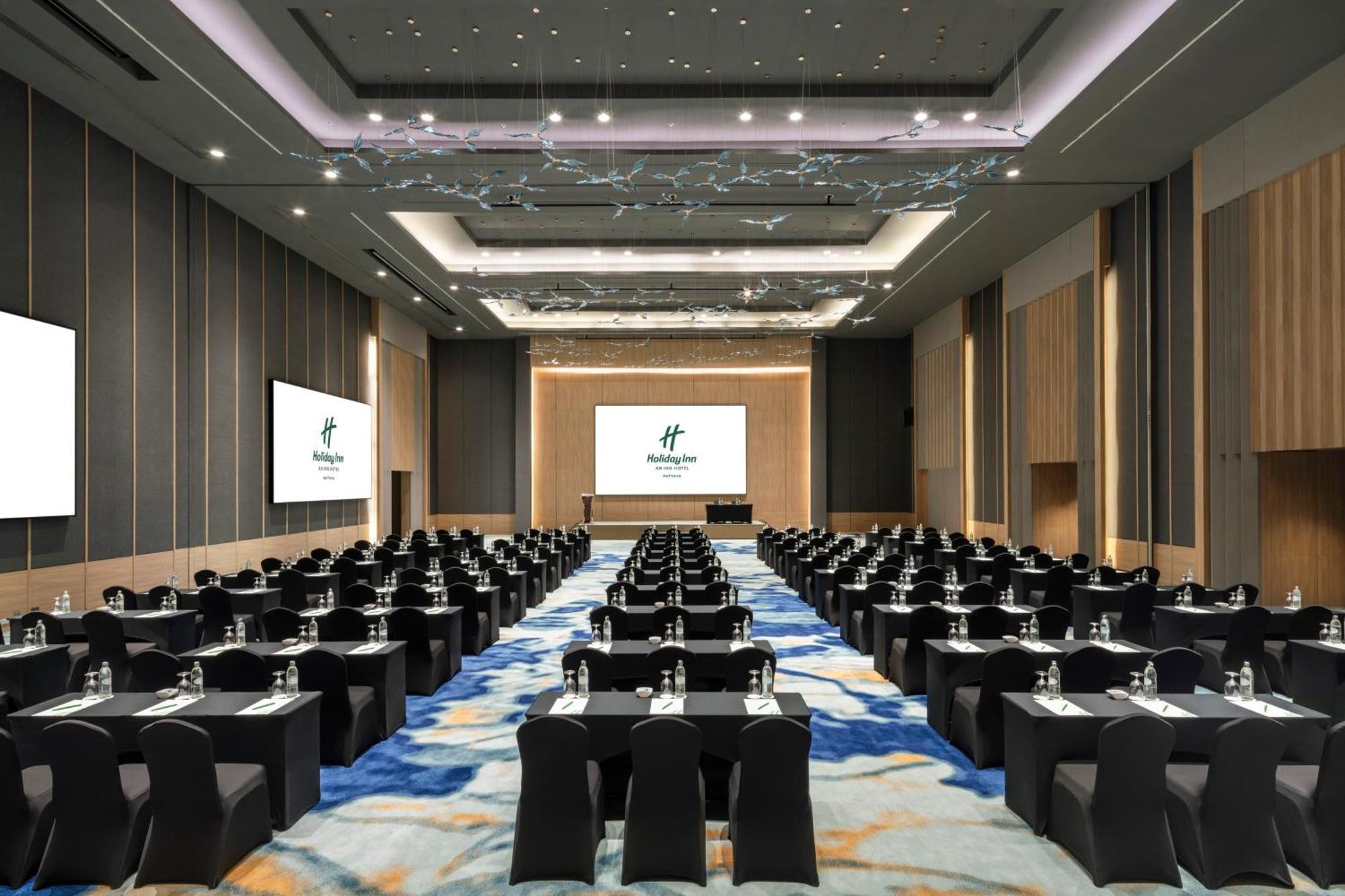 Holiday Inn Pattaya By Ihg Exterior photo