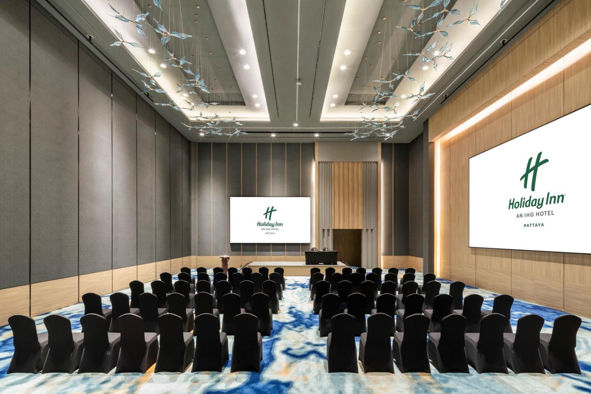 Holiday Inn Pattaya By Ihg Exterior photo
