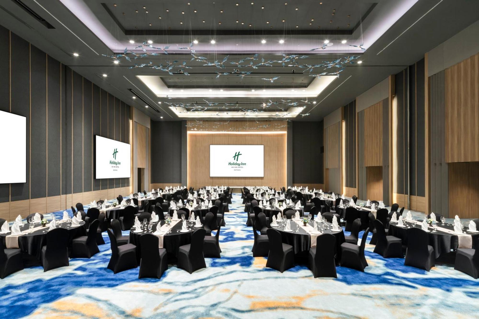 Holiday Inn Pattaya By Ihg Exterior photo