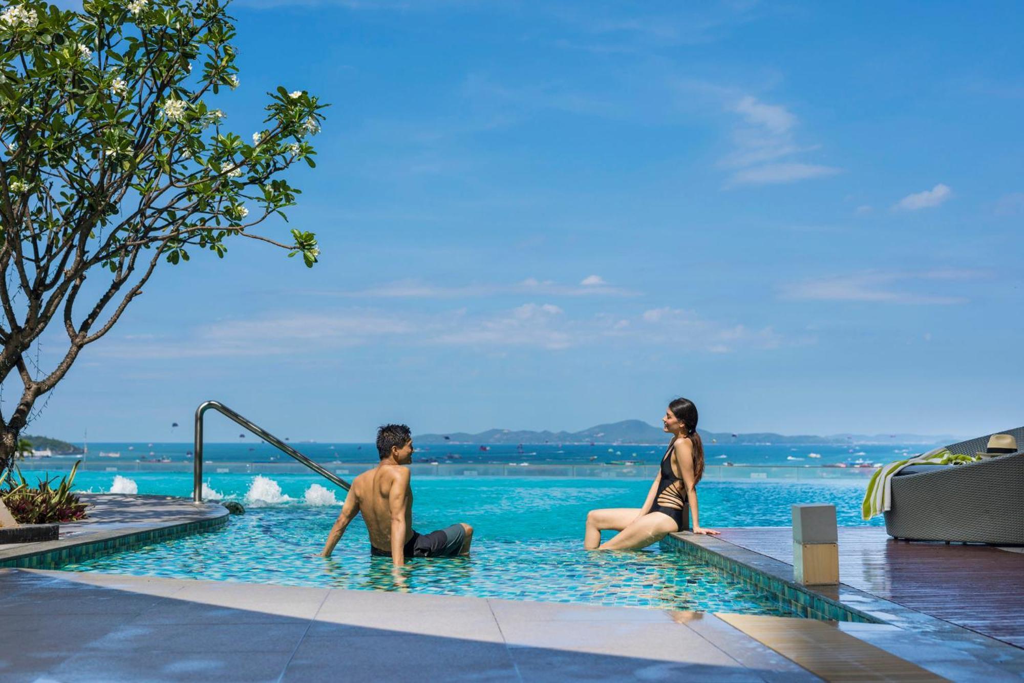 Holiday Inn Pattaya By Ihg Exterior photo