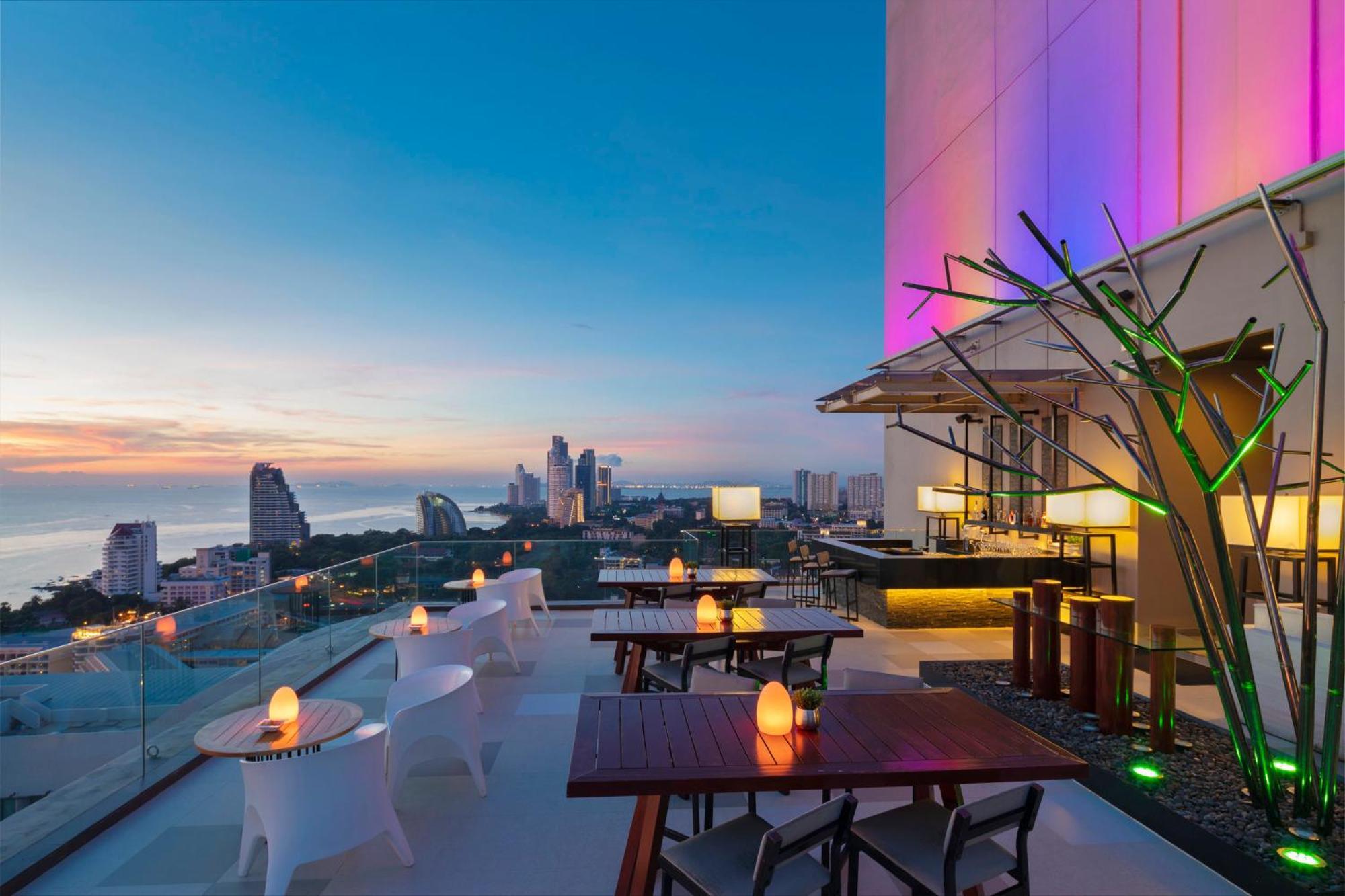 Holiday Inn Pattaya By Ihg Exterior photo