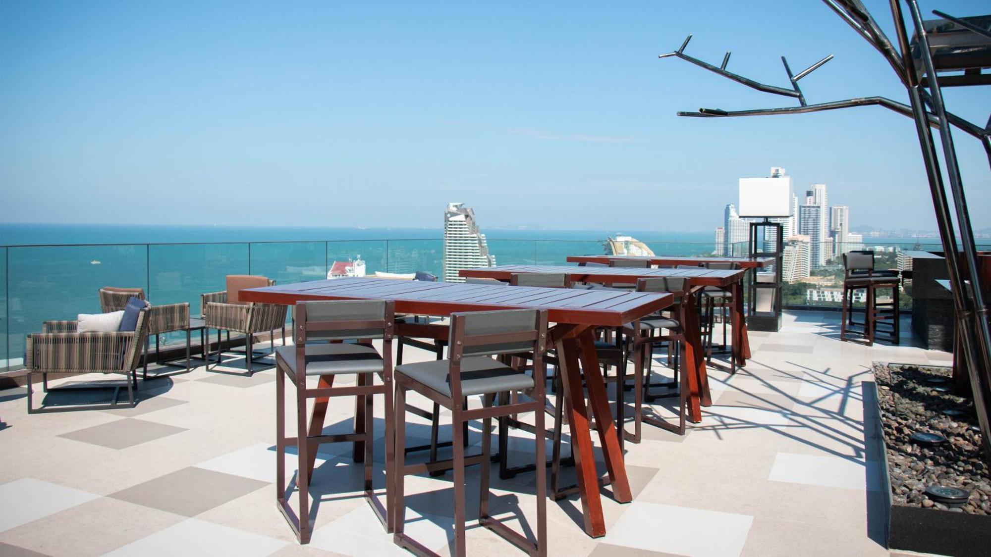 Holiday Inn Pattaya By Ihg Exterior photo