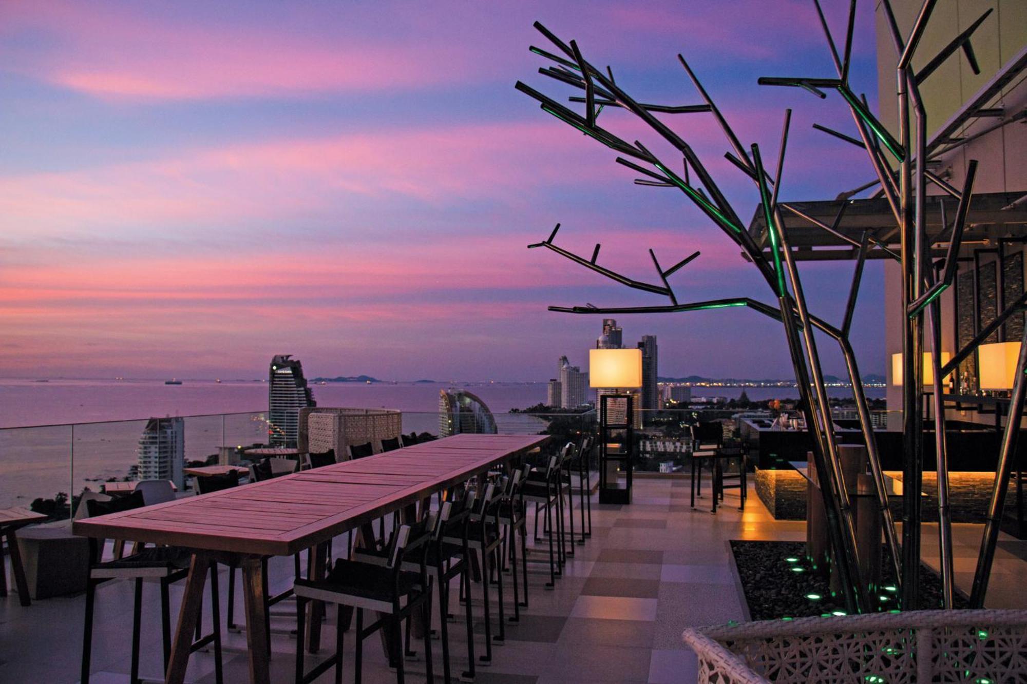 Holiday Inn Pattaya By Ihg Exterior photo
